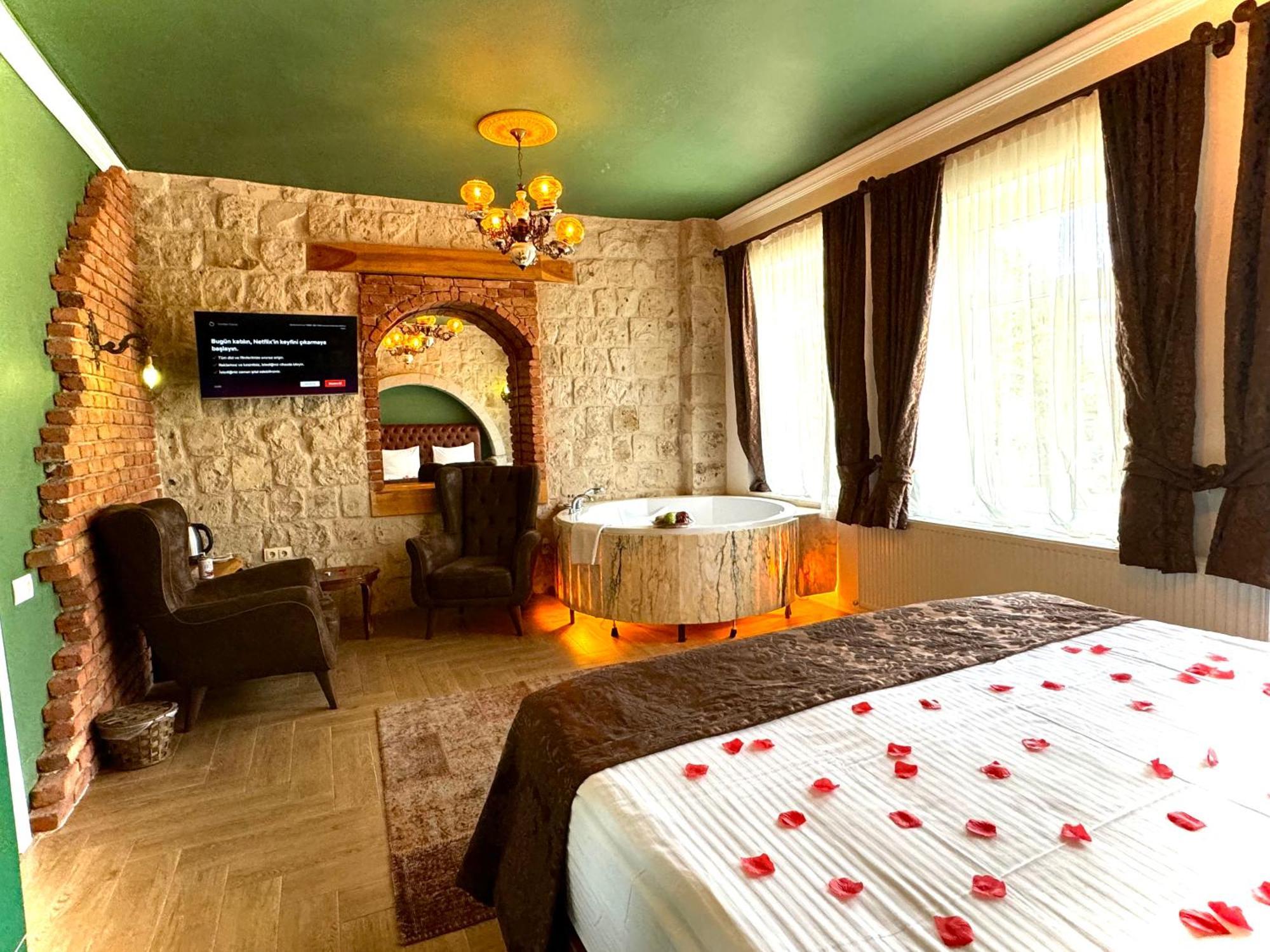 The Red Horse Hotel أوروغوبْ المظهر الخارجي الصورة