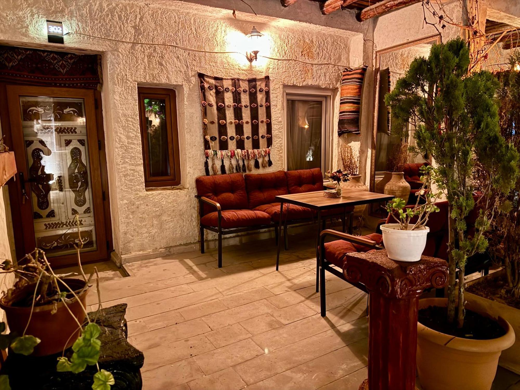 The Red Horse Hotel أوروغوبْ المظهر الخارجي الصورة